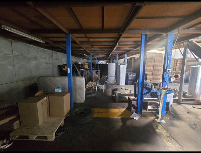 340M² WAREHOUSE TO LET IN ANDERBOLT